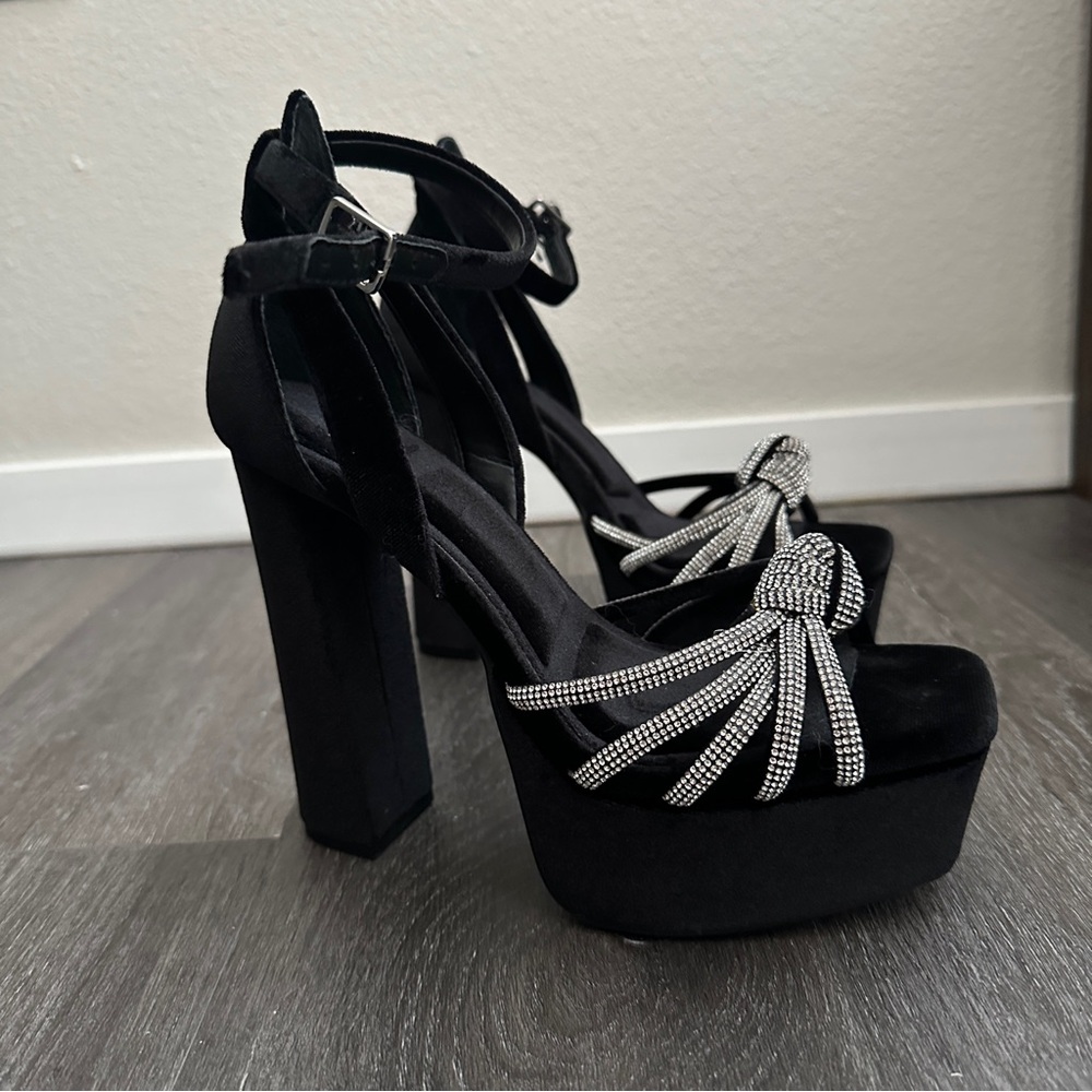 NWOB Gianni Bini Anissa black velvet rhinestone knot platform square toe heels - Picture 3 of 7